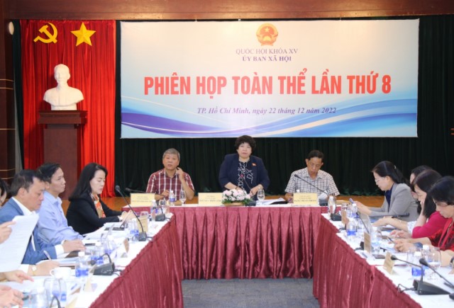 ỦY BAN XÃ HỘI HỌP PHIÊN TOÀN THỂ LẦN THỨ 8